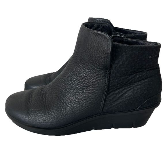 Ecco Skyler Black Leather Boots Womens 7 Waterproof Chelsea Bootie Low Wedge - Picture 1 of 13